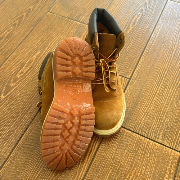 Youth size 1 Timberland Boots - Picture 7 of 7